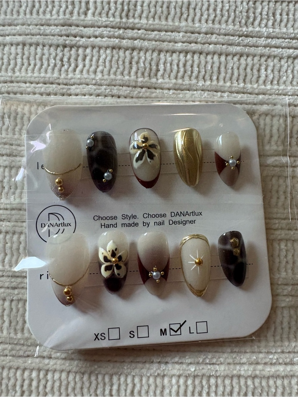 Elegant Neutral & Gold Press-On Nail Size Medium